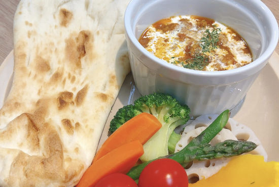 ツバキハナキーマカレープレート 800円
